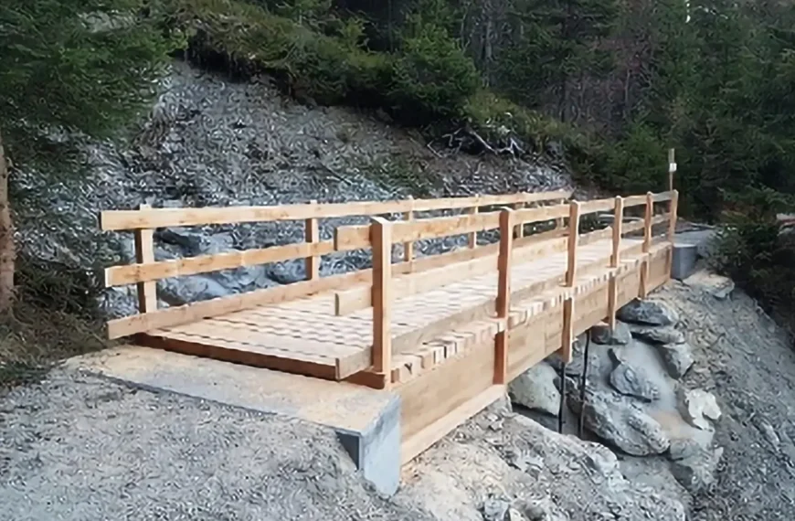 Passerelle des ruisseaux du Creux